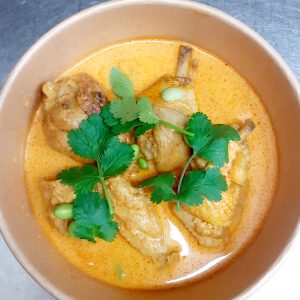 Curry de volaille, lait de coco et citronnelle,