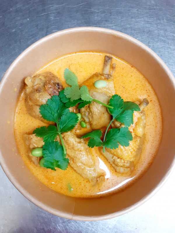 Curry de volaille, lait de coco et citronnelle,